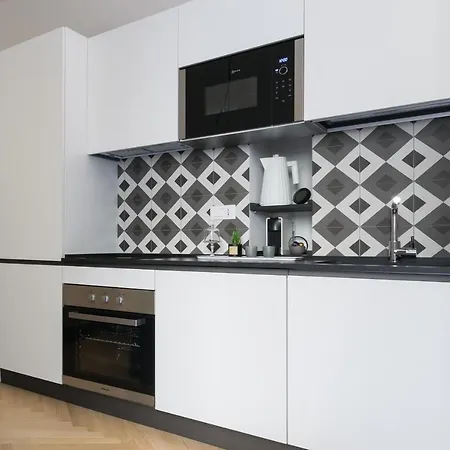 Sphera Bologna, Design Under The Two Towers * בולוניה