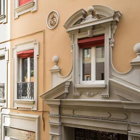 Sphera Bologna, Design Under The Two Towers アパート