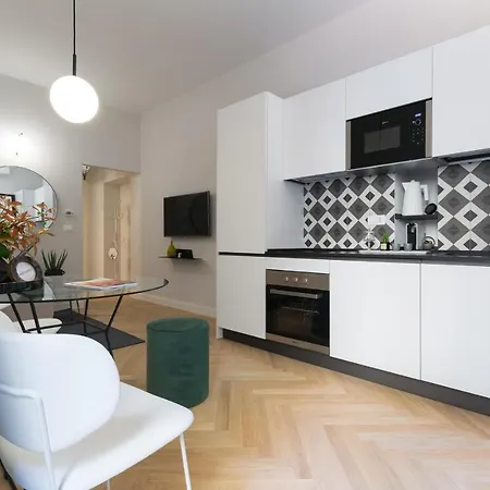 Sphera Bologna, Design Under The Two Towers Apartment